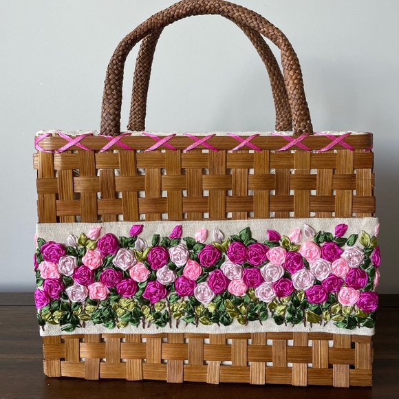 Silk embroidered bag with pink roses (medium) - Picture 4 of 7